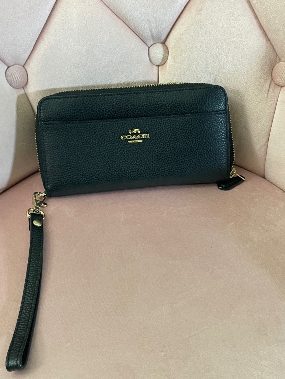 Coach Long Zip Around Wallet pebbled leather, with wrist strap Black F76517 '19